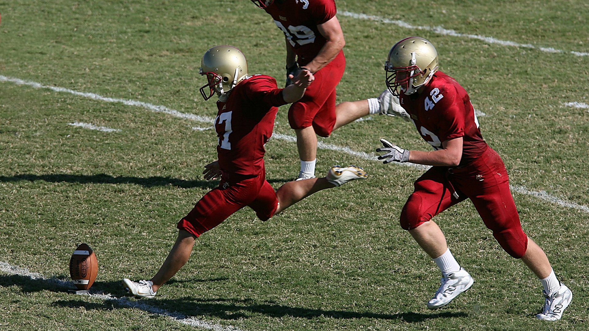 _户外探险营:打造勇者精神的运动氛围_,户外探险什么意思